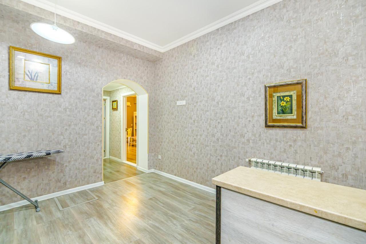 Luxury 2 Room Apartment In The Center Баку Экстерьер фото