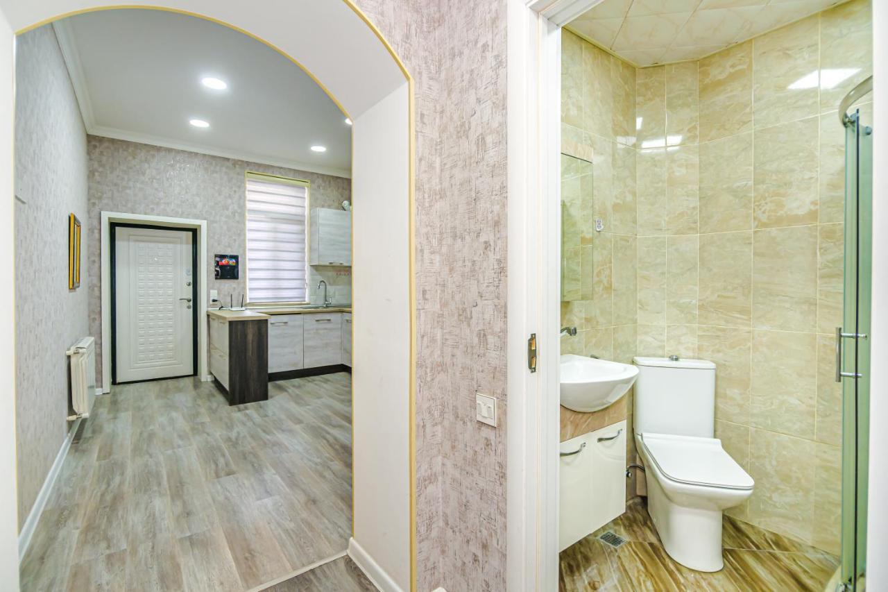 Luxury 2 Room Apartment In The Center Баку Экстерьер фото
